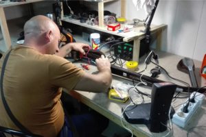 мастер за работой