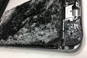 Замена разбитых стекол, экранов