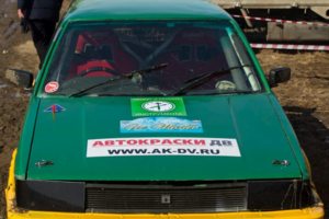 Наша наклейка на спортивном болиде