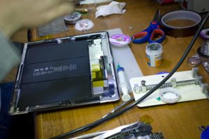 Процесс ремонта айпада