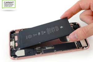 Снимаем аккумуляторную батарею iPhone 7
