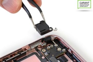 Продолжаем разборку камеры iPhone 7