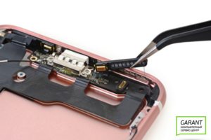 Отсоединяем динамики от модуля