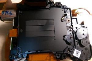 Повреждённые шторки затвора.