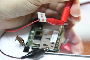 Процесс диагностики неисправности смартфона