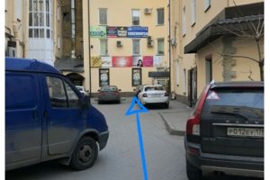 По двору до конца налево