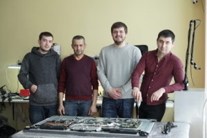 Сотрудники сервисного центра