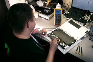 Сертифицированные инженеры по ремонту техники Apple! Официально!