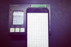 Тестирование дисплейной матрицы после переклейки стекла.