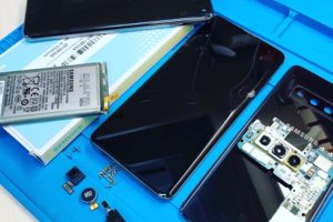 Ремонт Samsung S10, замена дисплея