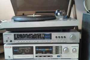 Музыкальный центр.