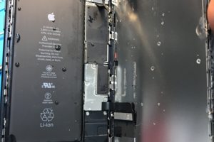 Ремонт iphone 7 plus после погружения в воду.