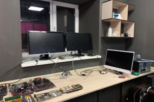 Рабочее место для работы с компьютерами