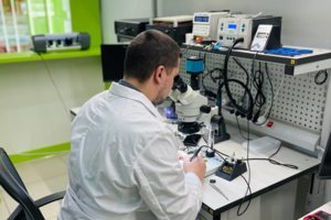 В процессе ремонта внимательно следим за каждым винтиком