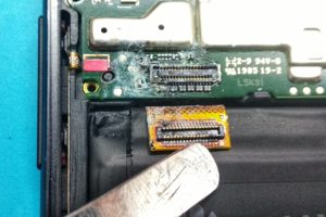 Шлейф дисплея после попадания воды