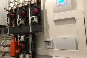 Монтаж автоматики Vaillant, задает температуру в контурах