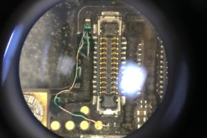 Перемычка в одном из Iphone, для масштаба на следующем фото буде