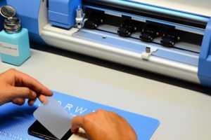 Оклеим ваш гаджет в гидрогелевую пленку или винил.