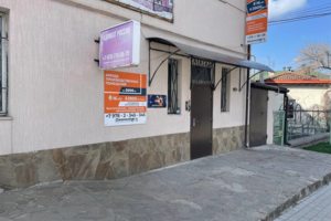 Сторона входа с улицы