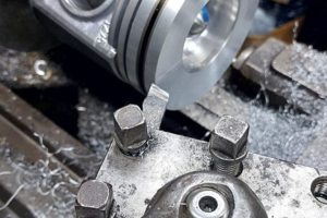 Расточка поршней на токарном станке