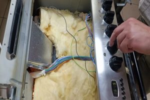 Отремонтировали таймер в электроплите Indesit.