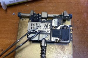 Ремонтируем платы смартфонов