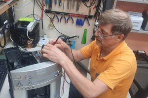 Инженер за работой