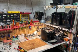 Стеллаж на выдачу, кофемашины после ремонта