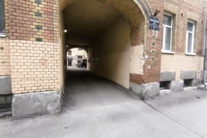 Въезд в арку с улицы Мончегорской