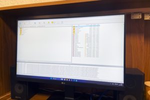 Не открываются файлы, а одна папка весит больше, чем сама флешка