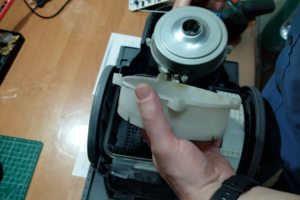 Замена двигателя и фильтров в пылесосе Samsung.