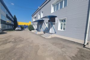 Просторная парковка