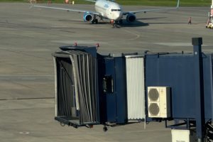 Установка теплового насоса Zubadan (Mitsubishi Electric) в аэроп