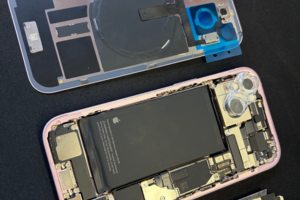 iPhone 15 замена задней крышки