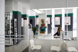 В офисе работает квалифицированный персонал